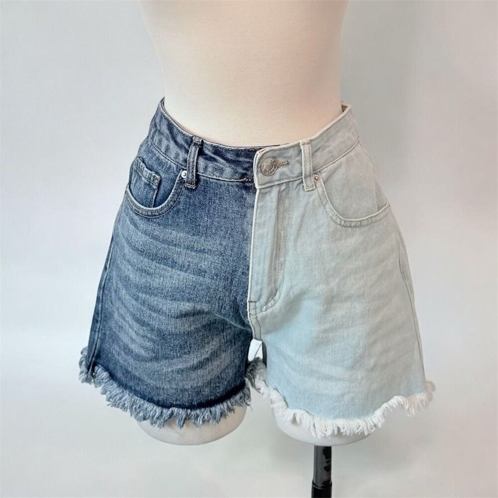 Blue Savvy Two Tone High Rise Mom Shorts 27” Blue Denim Jean Distressed